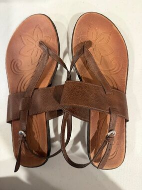 boc Brown Leather Cross-Strap Sandals